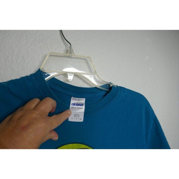 Buc-ees T-Shirt Livin For The Weekend Blue Tee Short Sleeve Crewneck Size Small - Picture 2 of 7